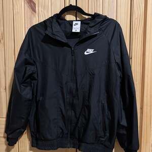 Nike Sportswear Youth Black Windrunner Lightweight Hooded Windbreaker Jacket